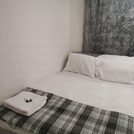 Ella'S Place Hotell Luton  Eksteriør bilde