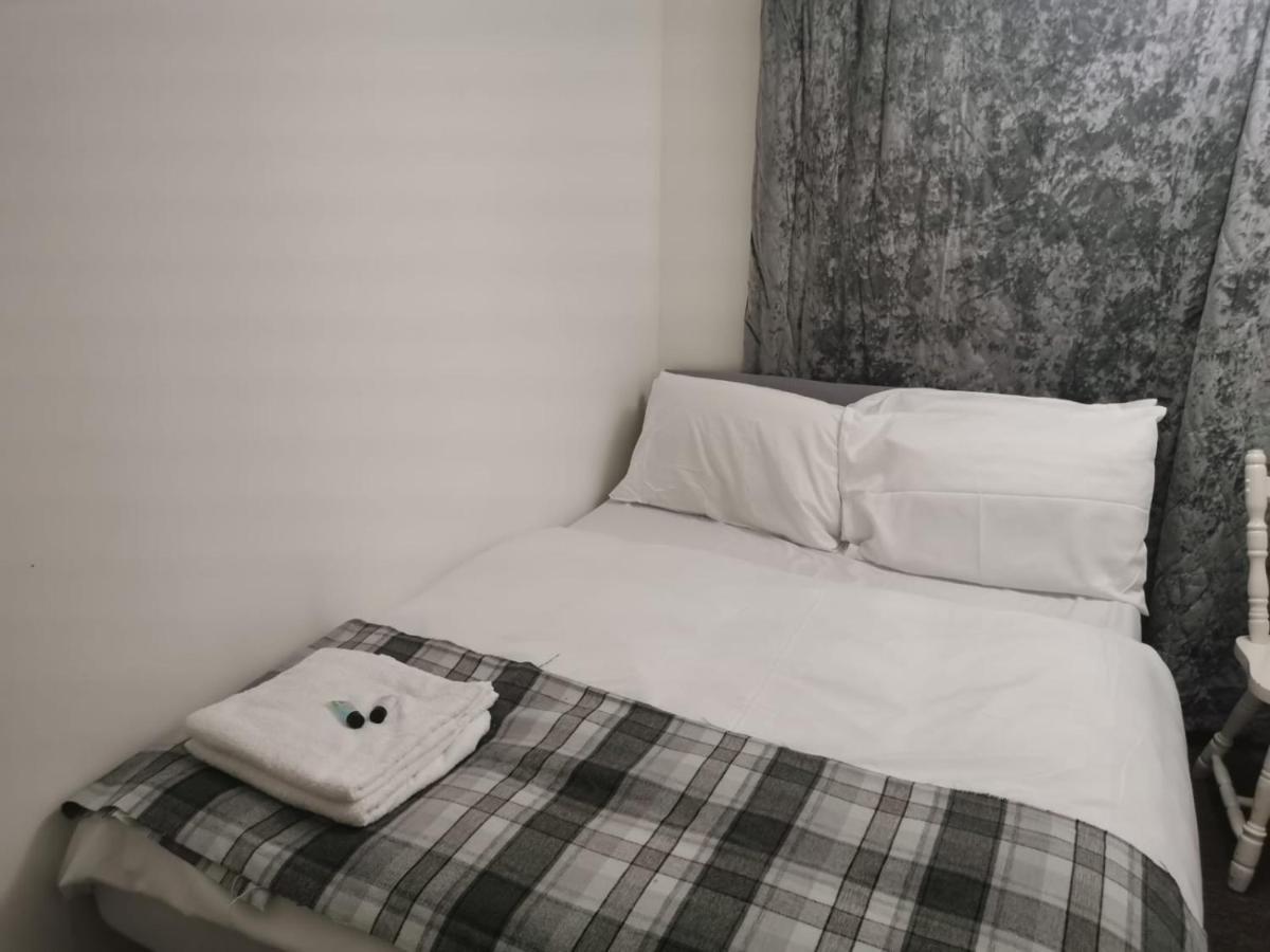 Ella'S Place Hotell Luton  Eksteriør bilde