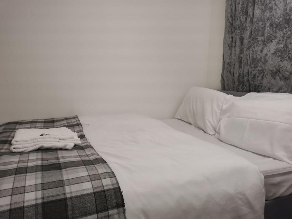 Ella'S Place Hotell Luton  Eksteriør bilde